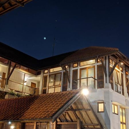 Villa Damar Boutique Hotel Bandung Exteriör bild