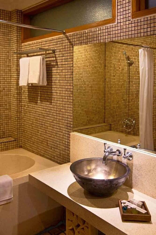 Villa Damar Boutique Hotel Bandung Exteriör bild