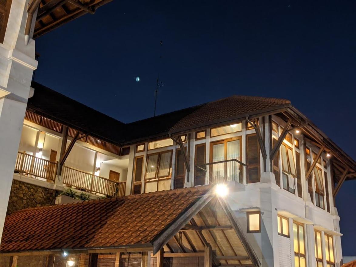 Villa Damar Boutique Hotel Bandung Exteriör bild