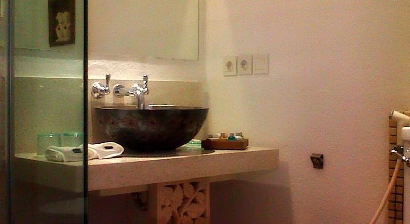 Villa Damar Boutique Hotel Bandung Exteriör bild