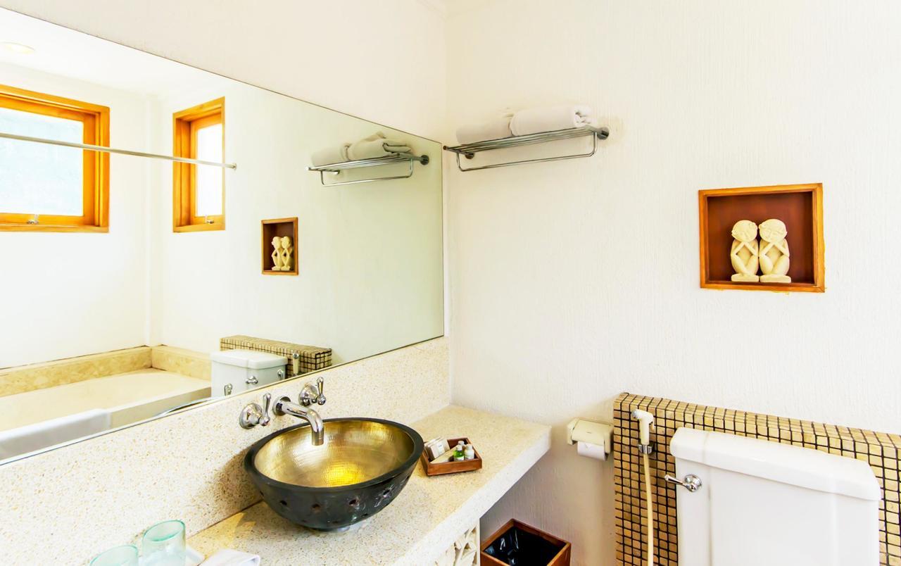 Villa Damar Boutique Hotel Bandung Exteriör bild